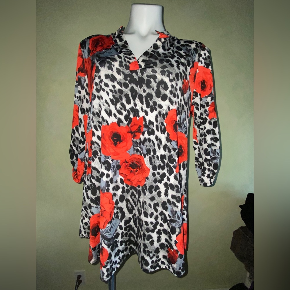 Fantasy & Fable animal print/flyer in size M